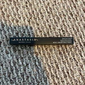 NWT anastasia brow wiz in shade auburn